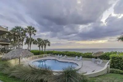 Image de La Concha 1 | Beachfront Vacation Rental with Pool