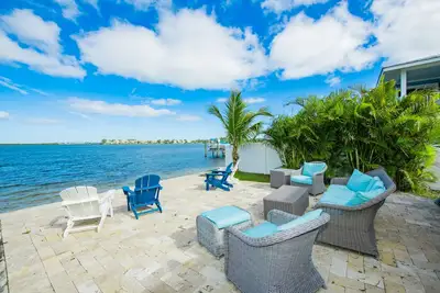 Image de Newly Remodeled Waterfront Home with Boat Dock! 3 minutes to Beach!