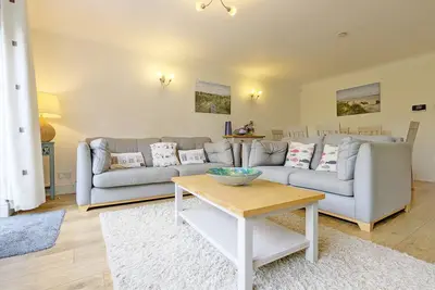 Image de A family house that sleeps 5 guests in 3 bedrooms