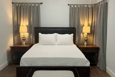 Image de The Oasis in Murray Hill - Centrally Located- sleeps 8- WiFi-Cozy-Free Parking