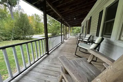 Image de Rustic Updated Cozy Lake House! Close to skiing!