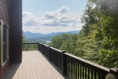 Image de Amazing Views! ! Creekside Cabin, Wrap Around Porch, Close to Town! Dogs Welcome!