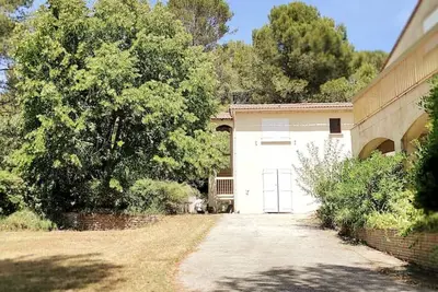 Image de Le Titus: Quiet & popular place; Swimming pool, scrubland, Provence. . .