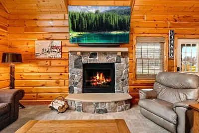 Image de Thompsonville Lodge | 75\" Tv w\/ Sonos | Hot tub | Sauna |  24hr Crystal Shuttle