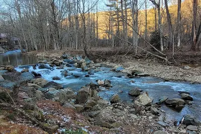 Image de Relaxing 2 bedroom river side home. Home located in Banner Elk, Nc