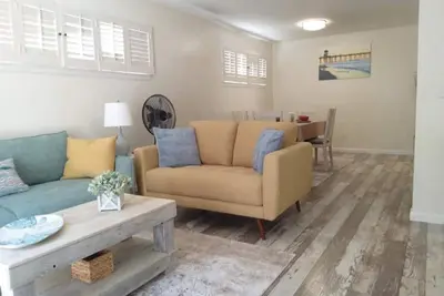 Image de Cozy and clean townhouse! Come, stay and relax!