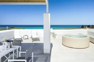 Image de My Rental Homes - Thyme Villa with a small pool and a Jacuzzi on the sun terrace.