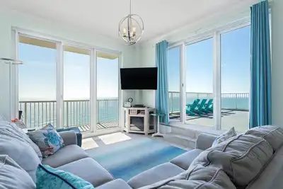 Image de Top Dawg Rooftop Penthouse w/Free Daily In Season Beach Service.