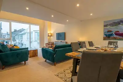 Image de The Warren - 4-bedroom town-centre duplex apartment