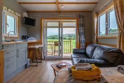 Image de The Elm Shepod - Smardale Mill - Modern cosy glamping pod with amazing views, Sleeps 4 guests in 1 b