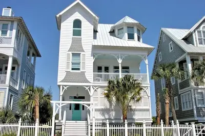 Image de Annie Laurie Cottage! w\/ Elevator and heated pool