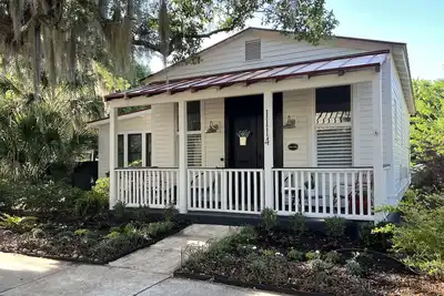 Image de Fully renovated, luxuriously appointed 1920s home in Historic District