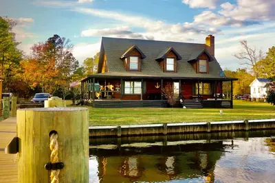 Image de Serene waterfront retreat w/private dock & kayaks