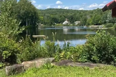 Image de Entire 3 bedrooms cottage located on the lake with hot tub and sauna
