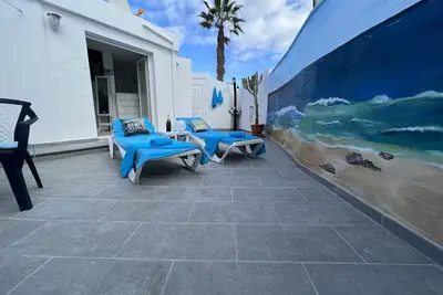 Image de Bungalow Casa Lani with beautiful wall painting, 2021 renovated & newly furnished