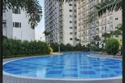 Image de Luxurious, Cool & Comfortable Condo in Las Pinas!