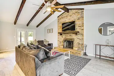 Image de 2 Mi to Lake: Home w/ Game Room, Pool & Fast WiFi!