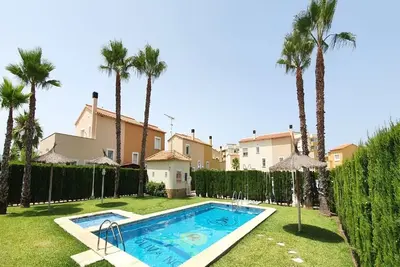 Image de Belle maison de vacances pour 6 personnes avec climatisation, Wifi, piscine, Tv, patio et parking