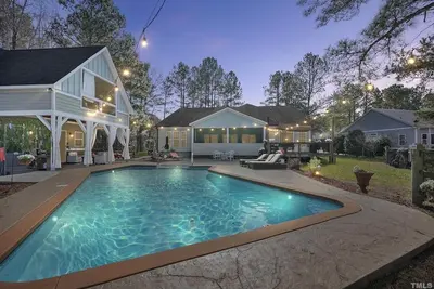Image de Voted Best Pool House in the Triangle.