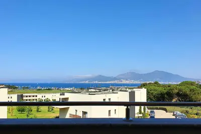 Image de Superbe appartement T2 avec une belle vue mer et sur les iles sanguinaires