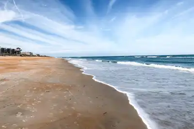Image de Ocean Front Condo, Steps to the beach, 2 bed/2 bath-Private beach & pool