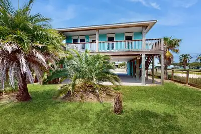 Image de Bay-View Delight | Walk to Beach, Pier & Dining | Foosball & Gas Stove