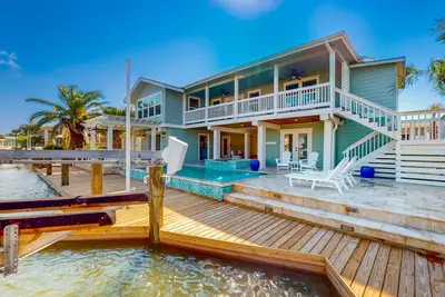 Image de Waterfront Living at Its Best | Cabana, Private Dock, Hot tub and Pool