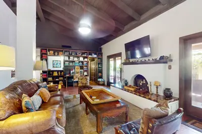 Image de Dog-friendly ome with old-world charm, cocktail pool, atrium & putting green