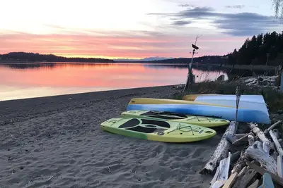 Image de Prime Sandy Beachfront Home with Mountain Views - 5 minutes to Gig Harbor/Tacoma
