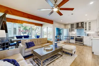 Image de Stylish Hideaway w/ Chic Kitchen & Private Patio - Located at World of Tennis