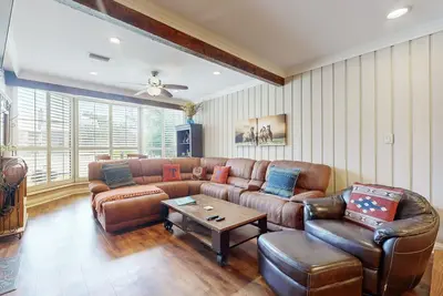 Image de Lavish All-Suite w/ Tennis Courts: Near Pool, Golf