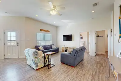 Image de Lovely Coral Reef Getaway w/ Pool & Playground