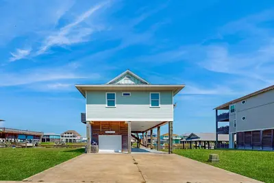 Image de Brand-New Waterfront Home w/ 2nd-Story Deck in Upscale Community – On Canal