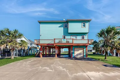Image de Cruzan Decks: Gulf-View Bolivar Peninsula Getaway - Walk to Beach
