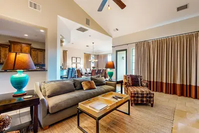 Image de Waterfront All-Suite w/ Private Balcony – On-Site Dining, Spa & Marina
