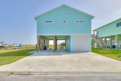 Image de New Home @LandsEnd by Estes Flats | Indoor-Outdoor Living w/ View | Boat Parking
