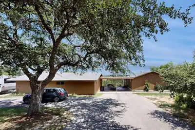 Image de Hill country wonder on 6+ acres with nearby lake access