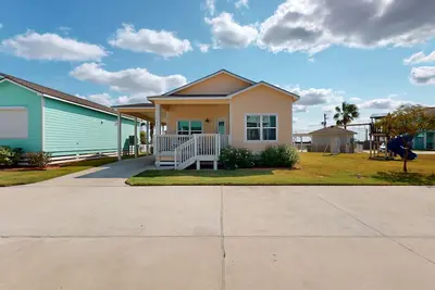 Image de Chic All-New Beach House in Rockport w/ Pool -- Walk to Dining