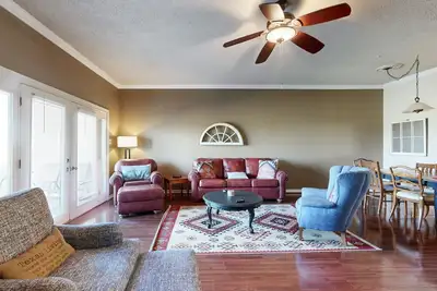 Image de Lake-View All-Suite Retreat - Near Marina, Beach, Dining & Outdoor Activities