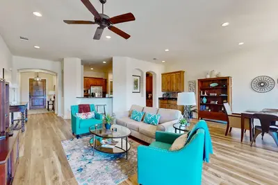 Image de Lake-view condo with balcony in resort community -- on-site spa, bar, & dining