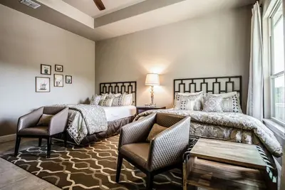 Image de Steps to Remi's Ridge & Hayes Hollow Century Oak Casita - Near Canyon Lake