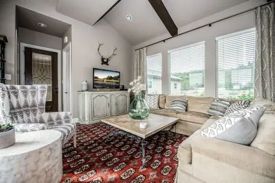 Image de The All-Suite Century Oak House - Steps to Remi's Ridge & Hayes Hollow