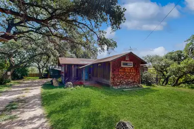 Image de Lucky Goat House: Charming Riverside Retreat Near Lake, Activities & Dining