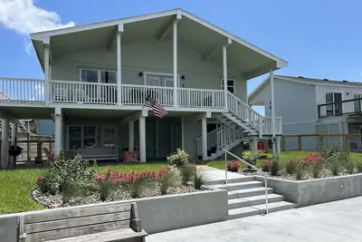 Image de Welcome to The Lazy Bay | Canal Front Home with Boat Dock