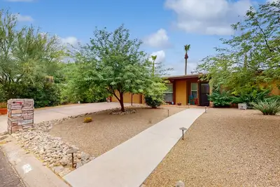 Image de Mountain-view home in Fountain Hills - backyard oasis with pool, firepit, grill