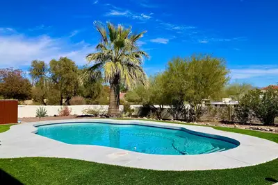 Image de Luxe getaway with private heated pool, patio, and mountain views - walk to park