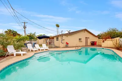 Image de Dog-friendly house with pool, firepit, and gas grill - quiet neighborhood