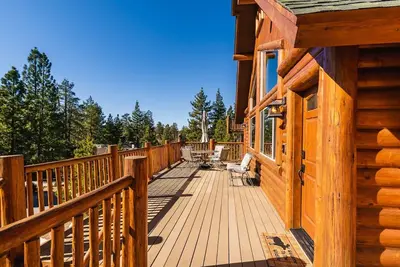 Image de Luxury Cabin Living with Summit Views, Fire Pit, Hot Tub, Game Room, Pool Table