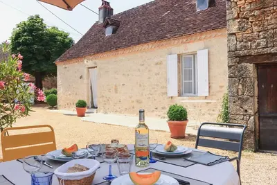 Image de Maison Périgourdine Authentique avec Cheminée, Jardin, Cuisine d'Été et Visite de Truffière