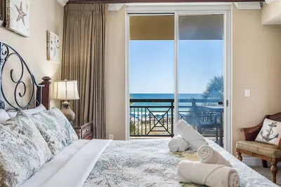 Image de Relax & Unwind | Beachfront, Spacious Resort Oasis